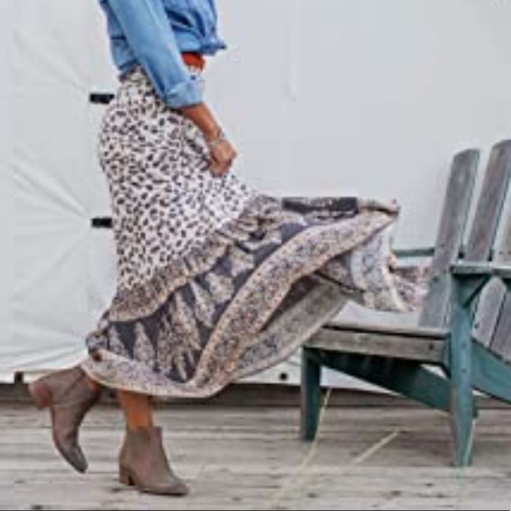 Tan Metal Chain Pointy Toe Western Ankle Booties - Picture 5 of 8